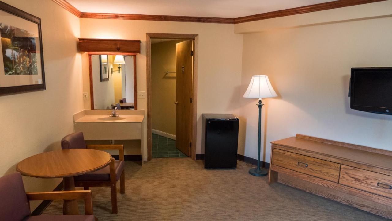 Wild Bear Inn Пиджен Фордж Екстериор снимка