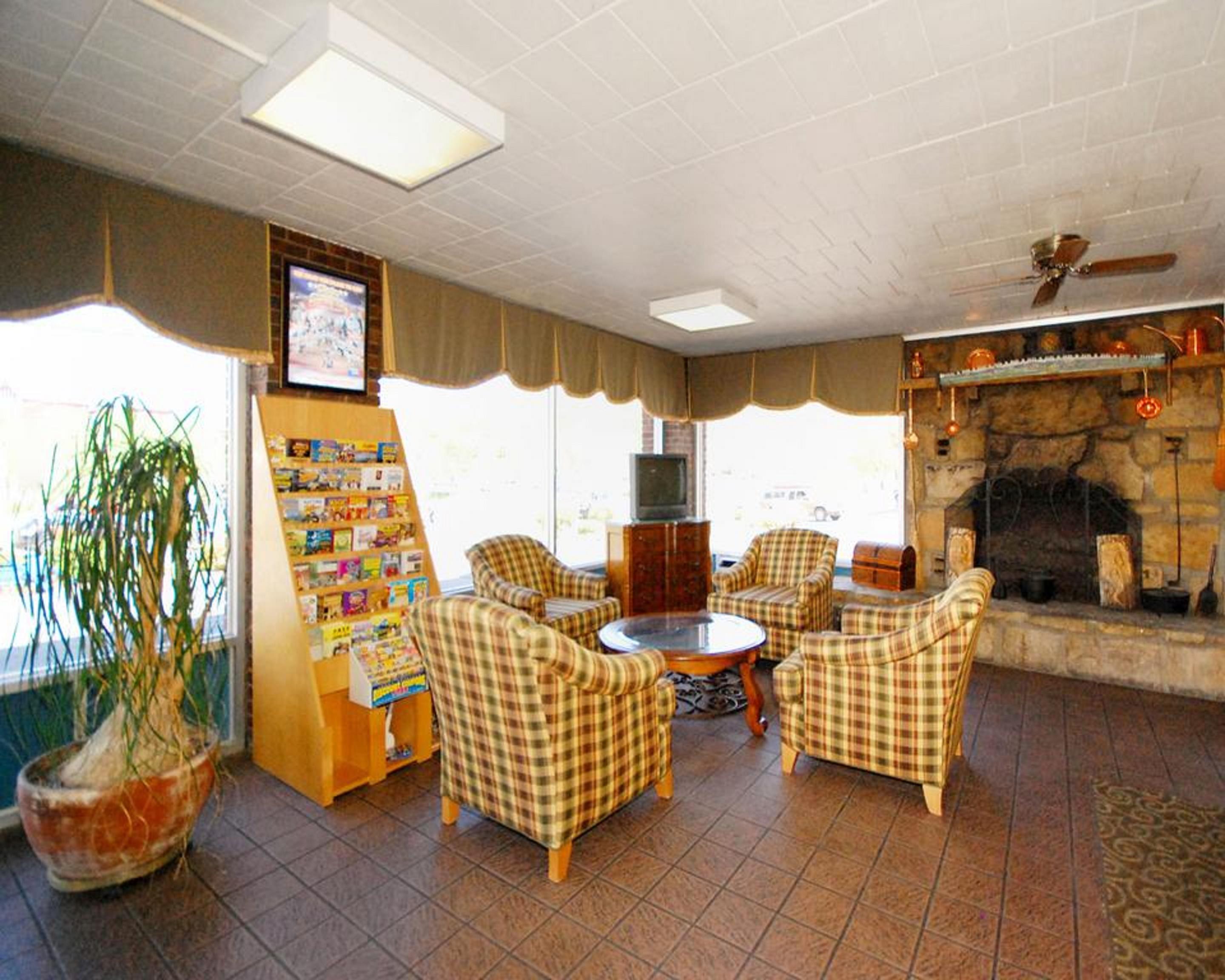 Wild Bear Inn Пиджен Фордж Екстериор снимка