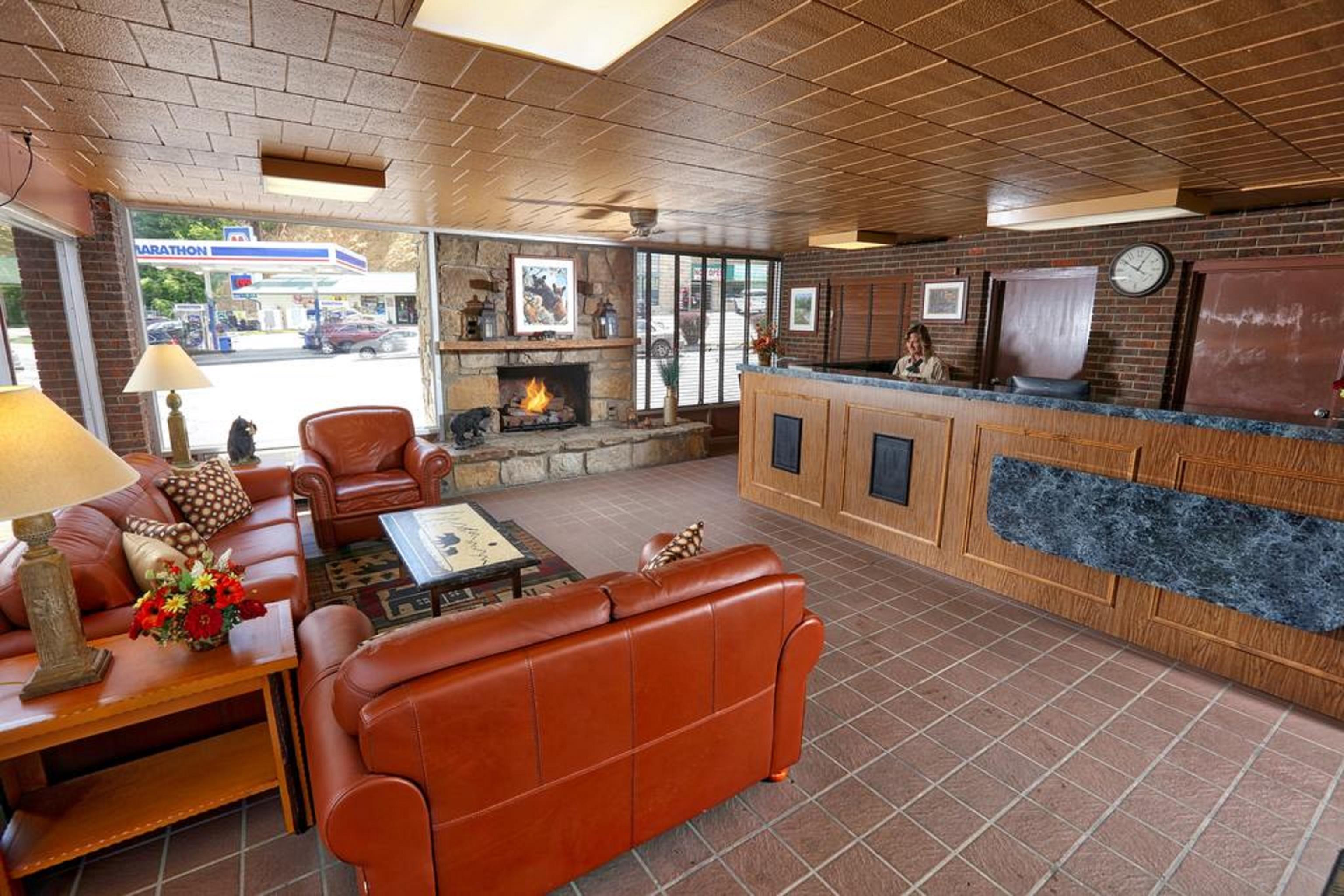 Wild Bear Inn Пиджен Фордж Екстериор снимка
