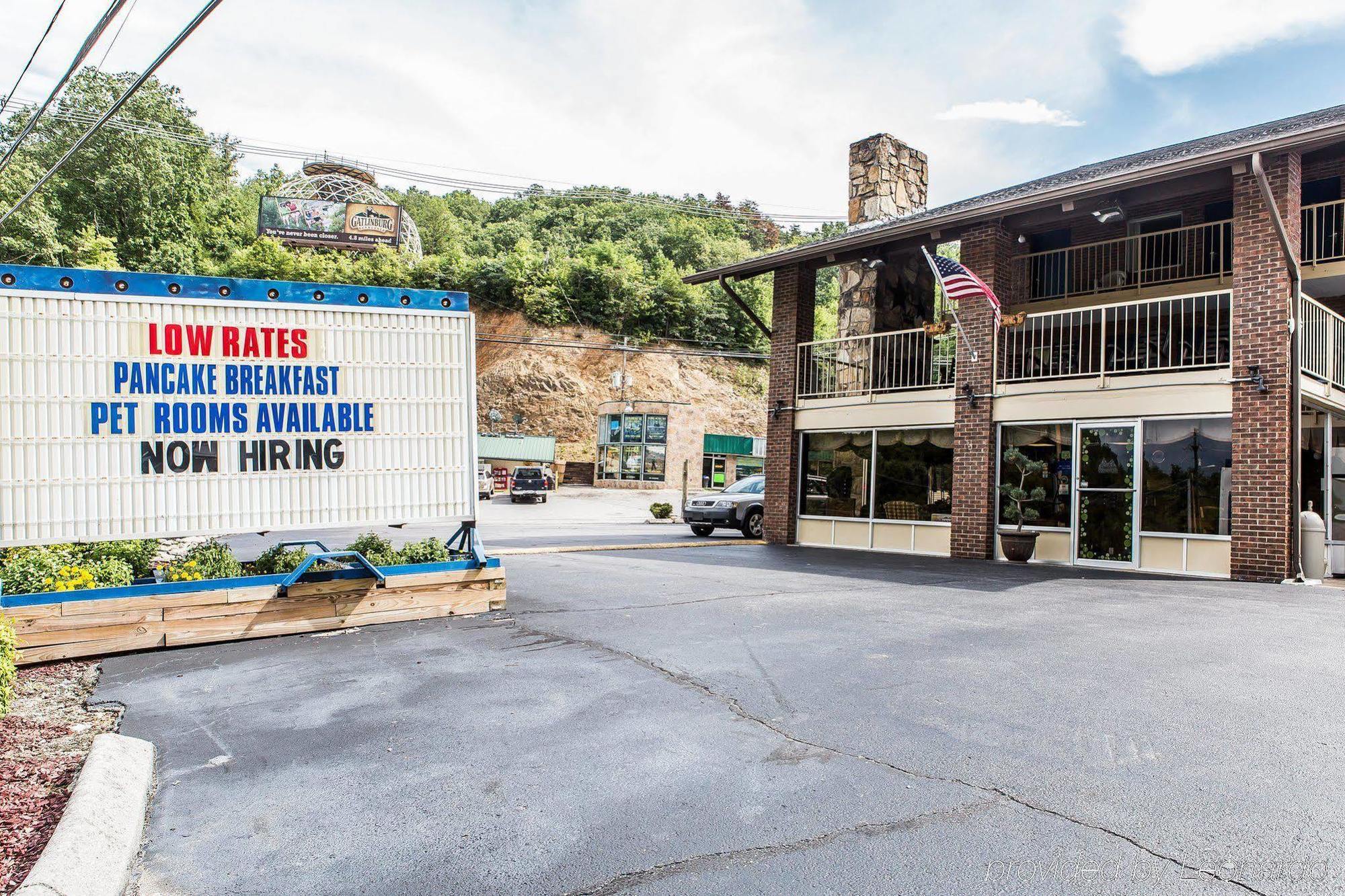 Wild Bear Inn Пиджен Фордж Екстериор снимка