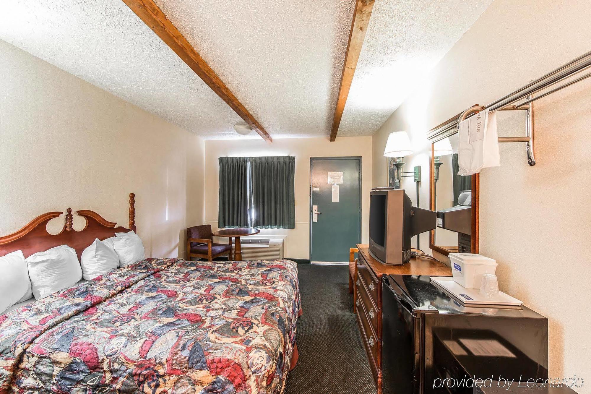 Wild Bear Inn Пиджен Фордж Екстериор снимка