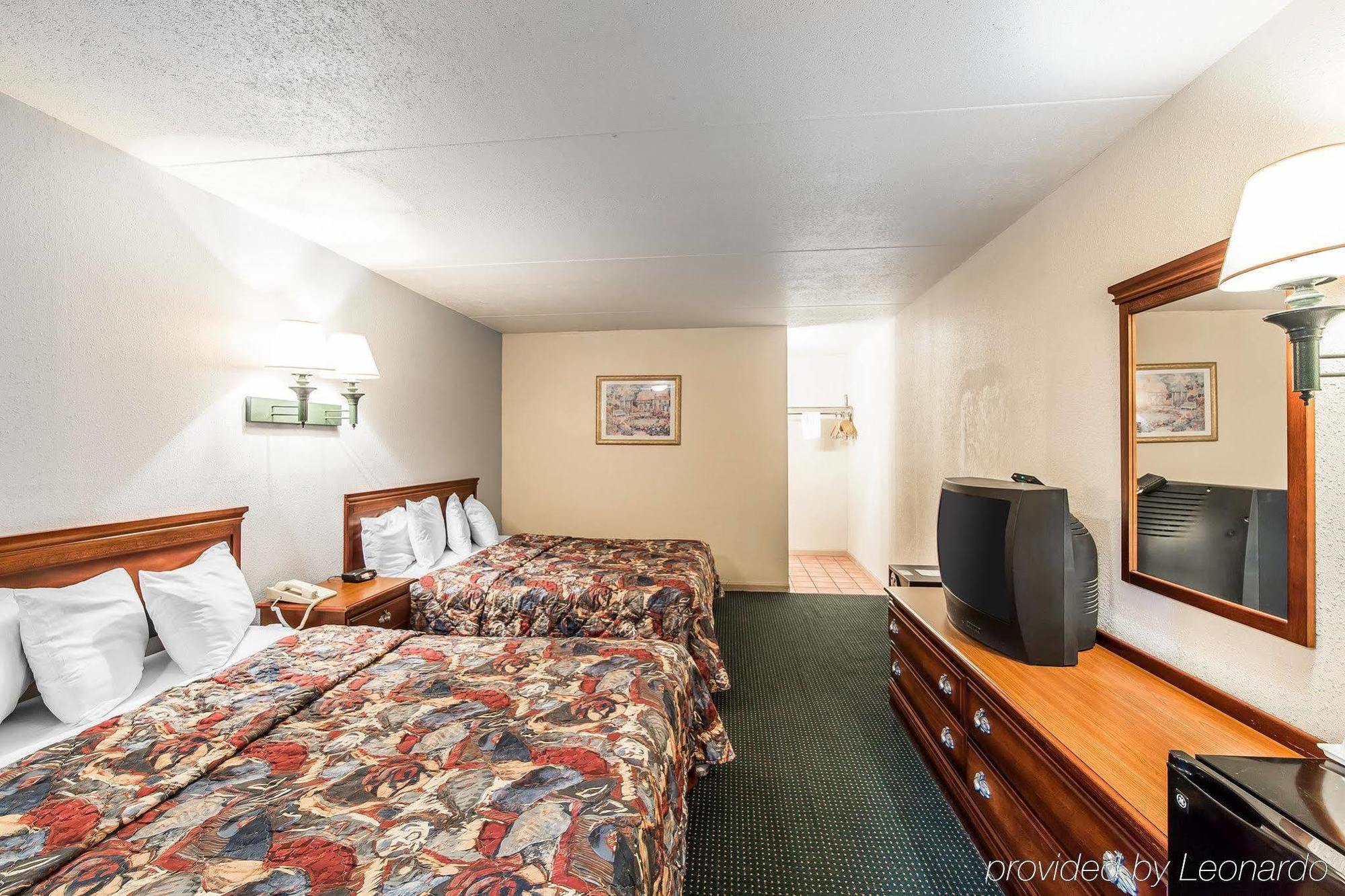 Wild Bear Inn Пиджен Фордж Екстериор снимка