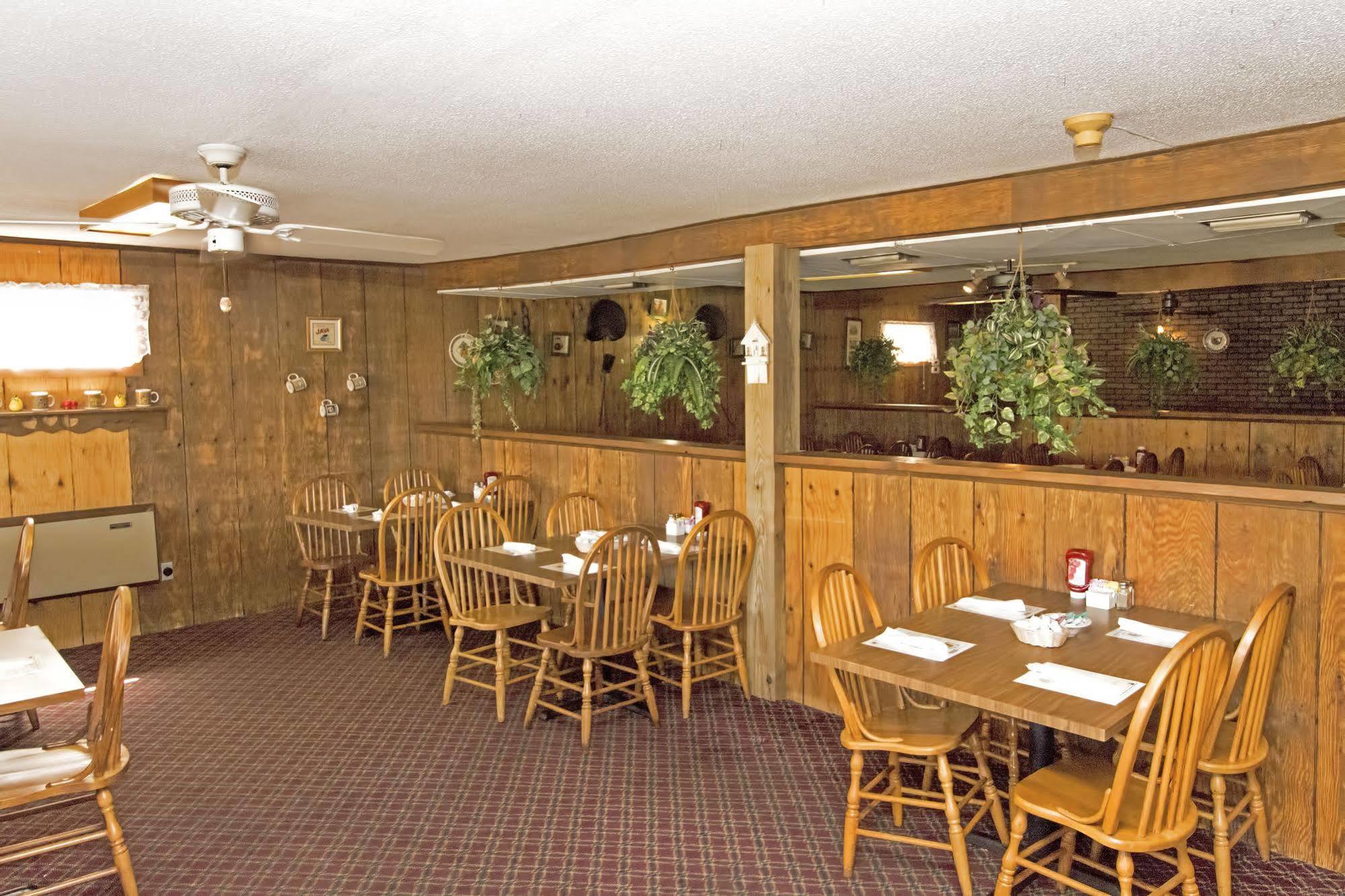 Wild Bear Inn Пиджен Фордж Екстериор снимка